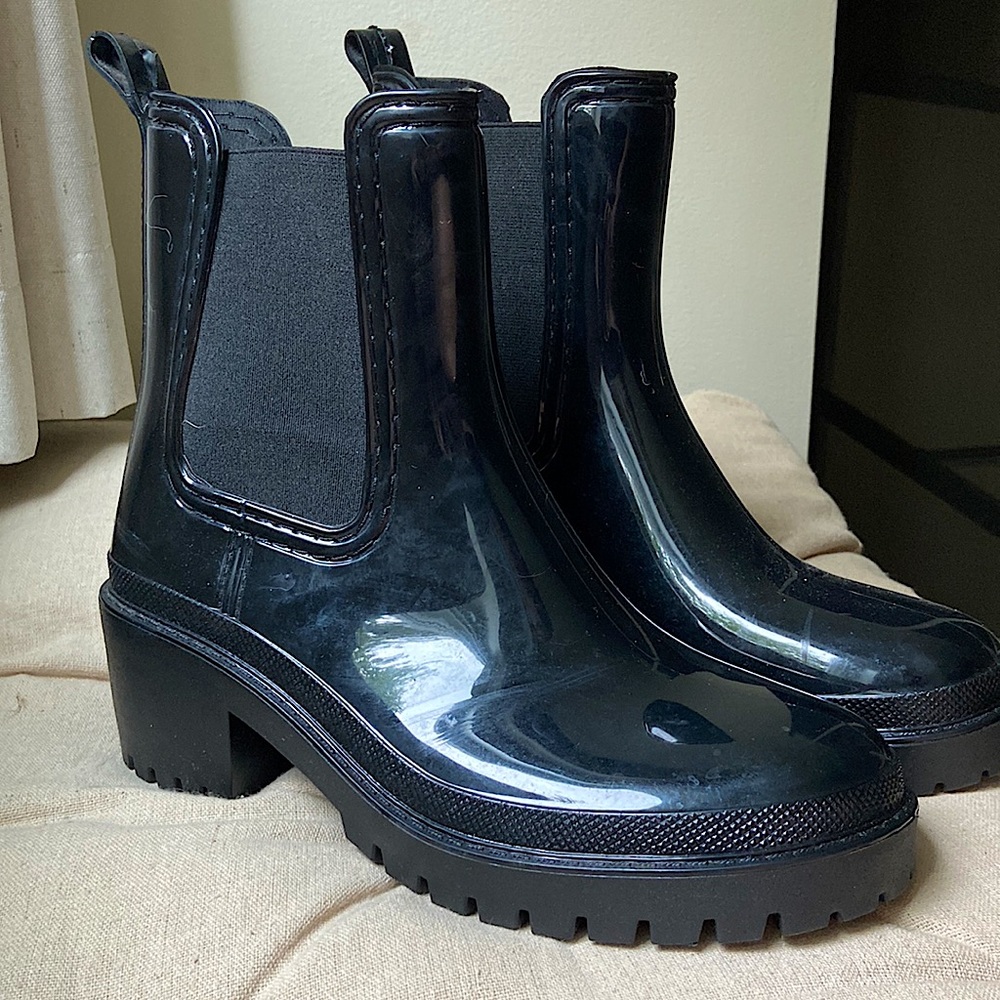 size 8 black combat boots/rain boots
